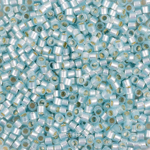 Бисер Treasures 11/0 #2243 Внутреннее серебрение молочный светло-голубой